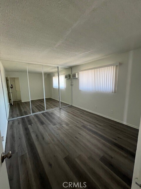 Building Photo - 685 E Vista Chino