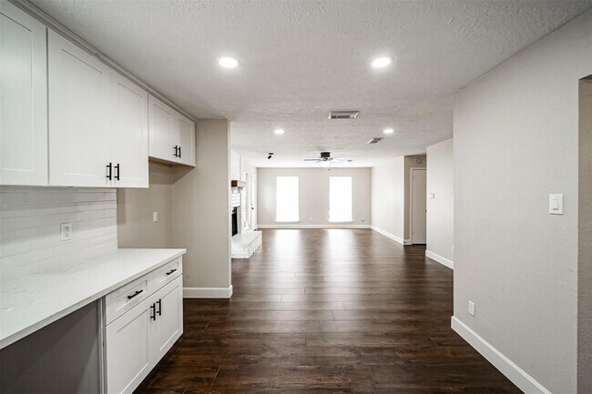 Building Photo - 16974 Cairntosh St