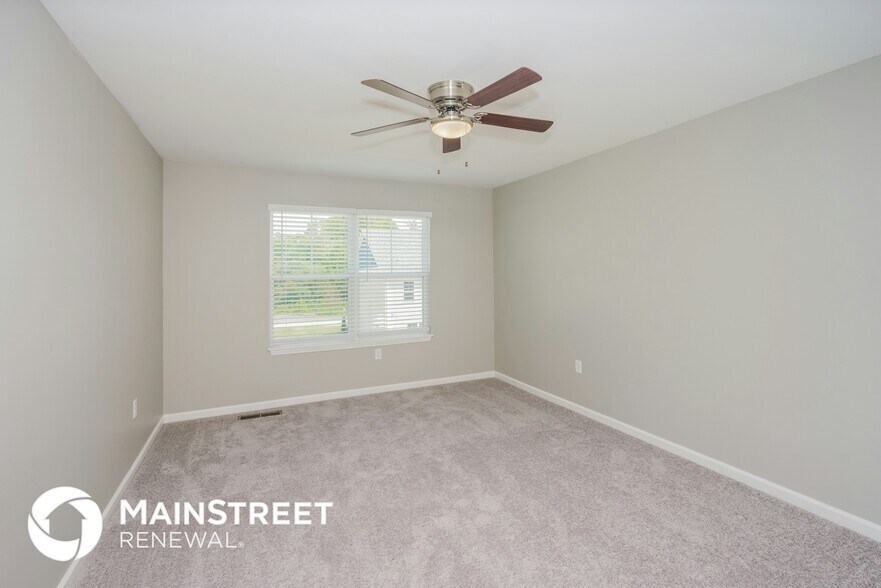 Building Photo - 2078 S Sarah Dr