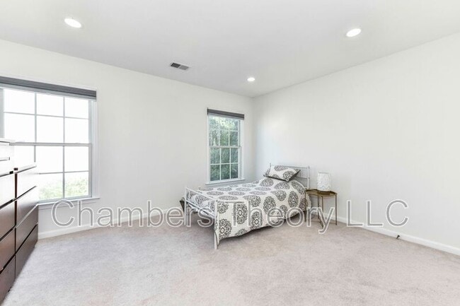 Building Photo - 46342 Summerhill Pl