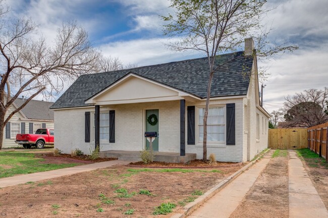 Building Photo - 3 Bedroom 2 bathroom house near TTU!