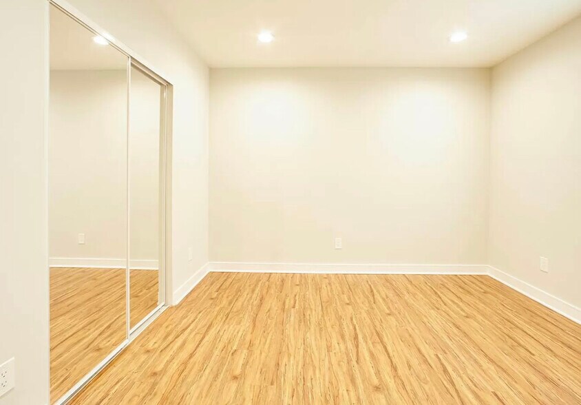 Building Photo - 4838 W 18th St