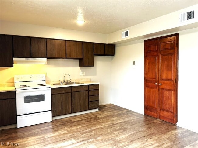 Building Photo - 430 Canton Rd