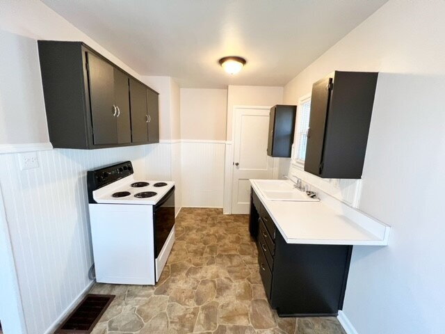 Building Photo - EASE SIDE 2 BEDROOM HOME AVAILABLE NOW!