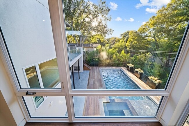 Building Photo - 2904 Westhill Dr