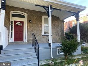 Building Photo - 329 E Walnut Ln