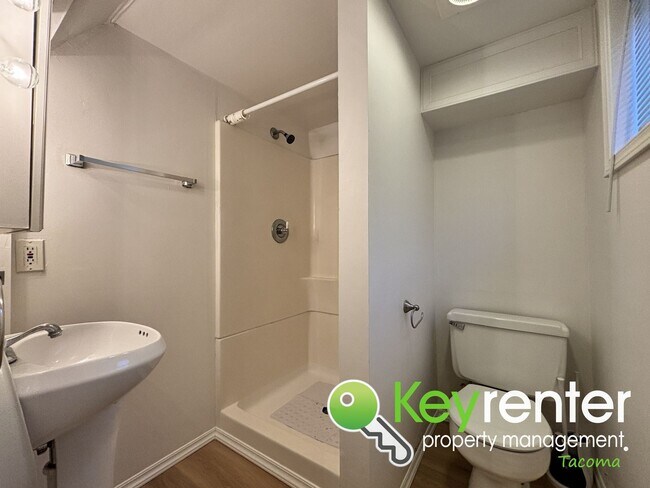 Building Photo - Charming 4-Bedroom Mid-Century Style Craft...