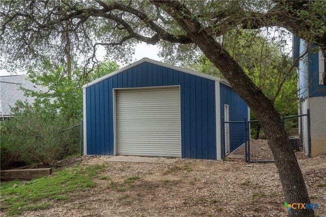 Building Photo - 1015 Twin Deer Ln