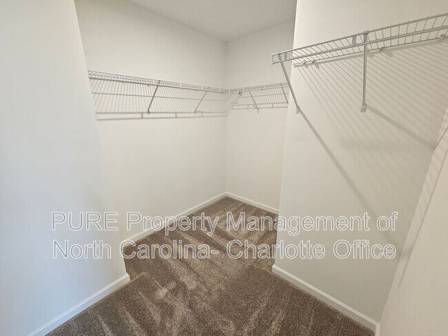 Building Photo - 14036 Penbury Ln