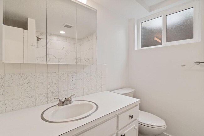 Building Photo - 1159 300 W