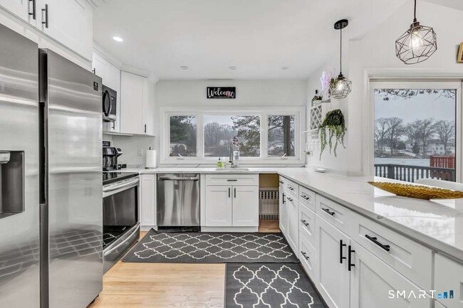 Building Photo - 110 Grenelle St