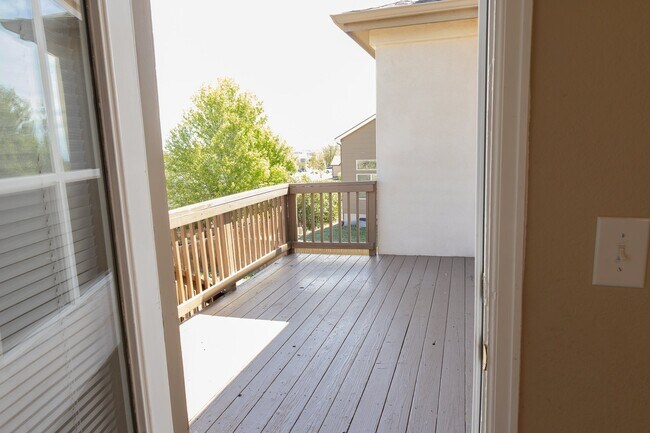 Building Photo - 8179 Meadowcrest Dr