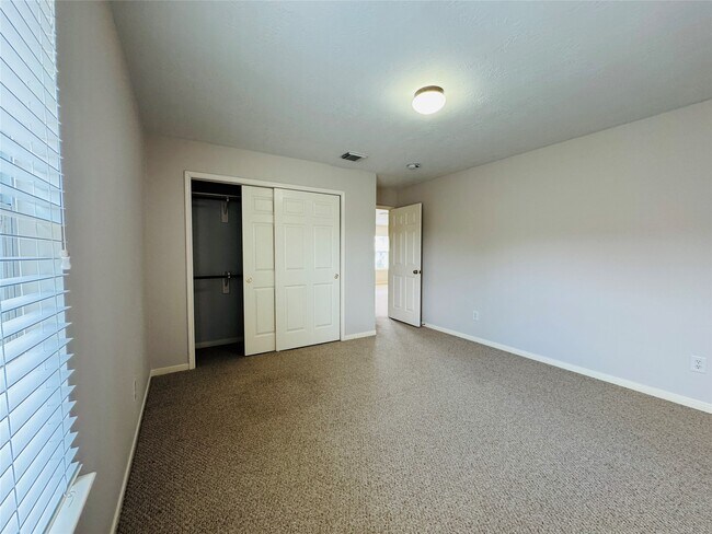 Building Photo - 8003 Beech Park Ln