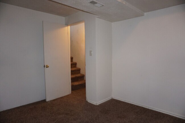 Building Photo - 3543 Valley Heights Dr