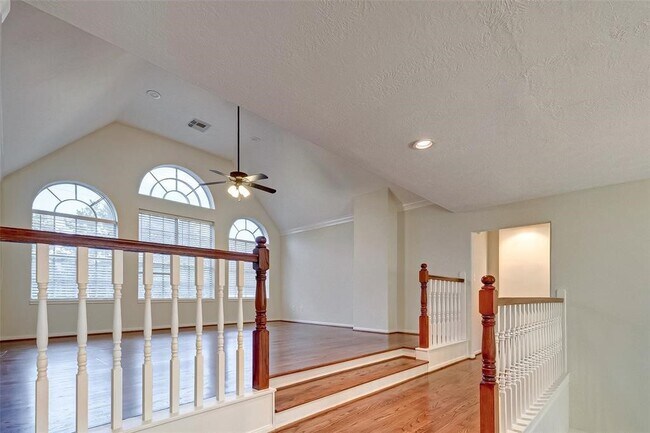 Building Photo - 2115 Foreland Dr