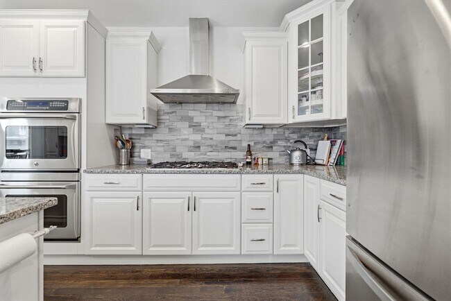 Building Photo - 67 Everett St