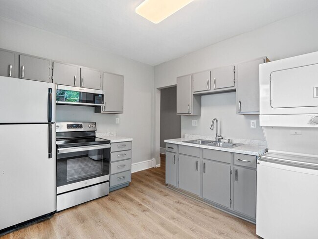 Building Photo - 926 Winona Ave SW