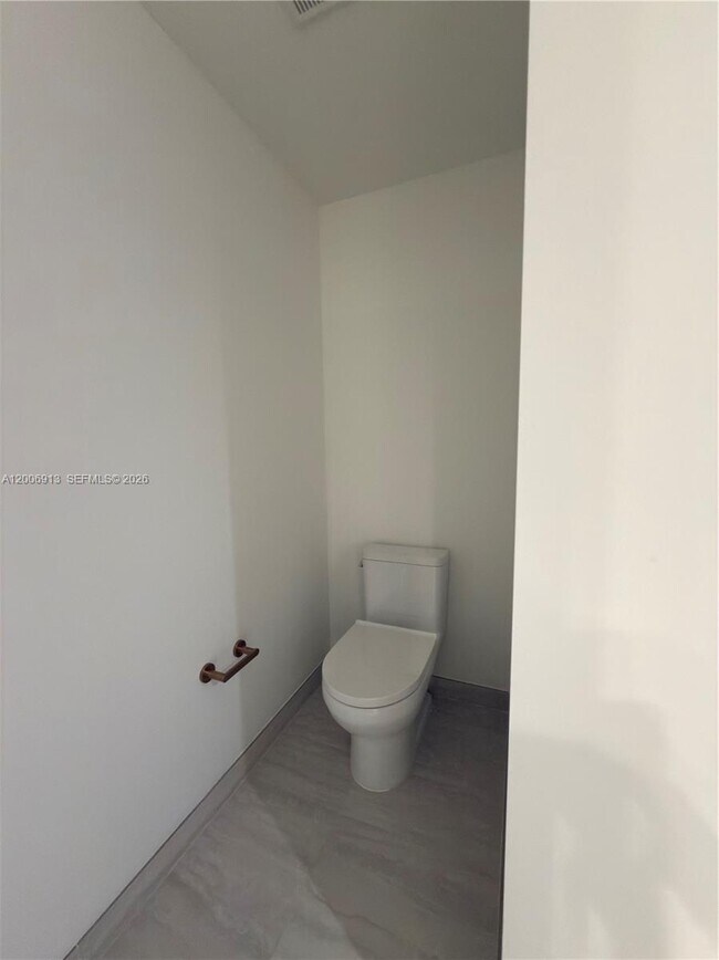 Building Photo - 77 SE 5th St