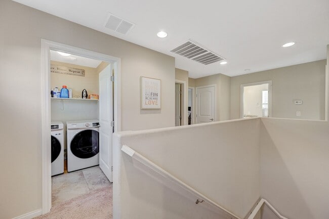 Building Photo - Beautifu 2 Story 4 bedrooms 2.5 baths located in Mountain Edge Southwest