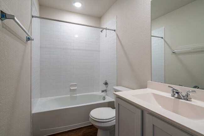 Building Photo - 612 LT Rusty Dr