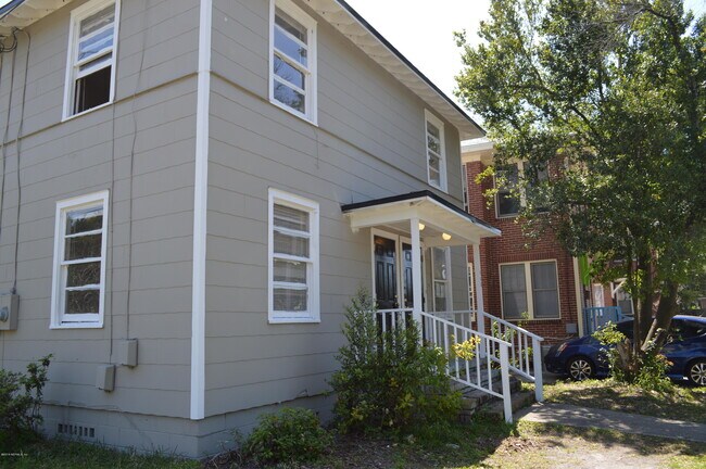 Building Photo - 803 Acosta St