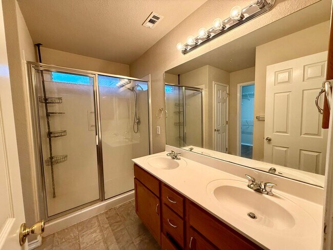 Building Photo - 346 Lucille
