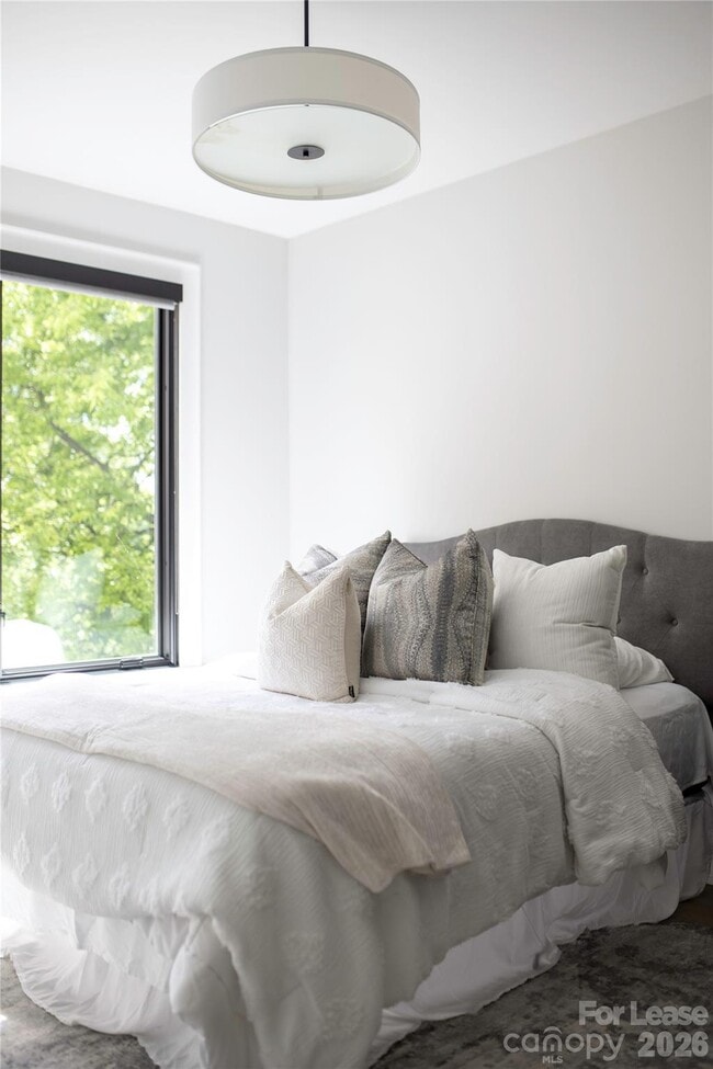 Building Photo - 614 Queens Rd