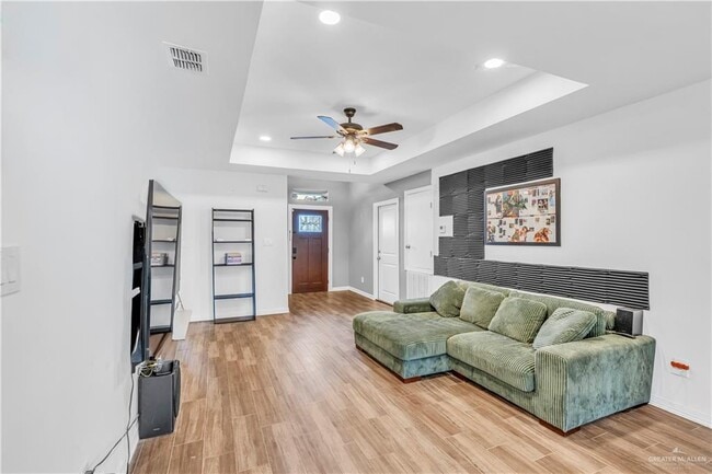 Building Photo - 16 Tree Top Ct