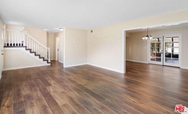 Building Photo - 1058 W Ave K