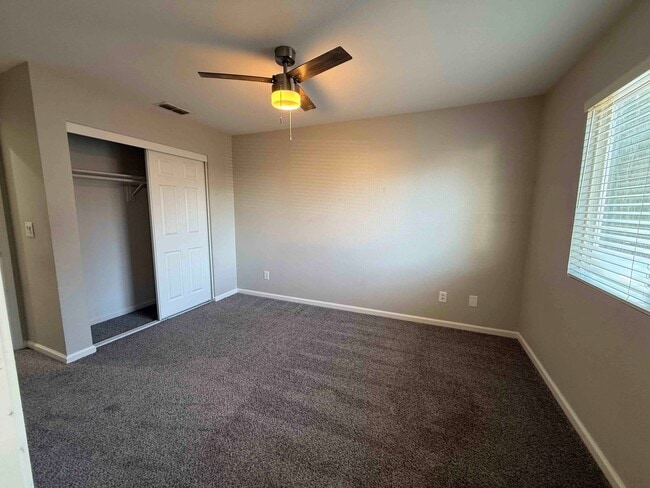 Building Photo - Great 4 Bedroom with Pool