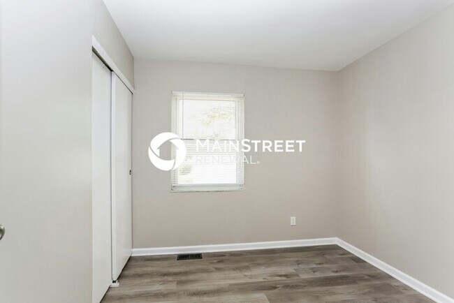Building Photo - 3 Bedroom Pet-Friendly Home in Columbus, OH with Main Street Renewal