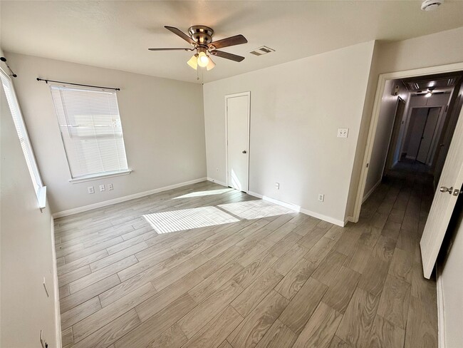 Building Photo - 10811 Tallow Briar Ln
