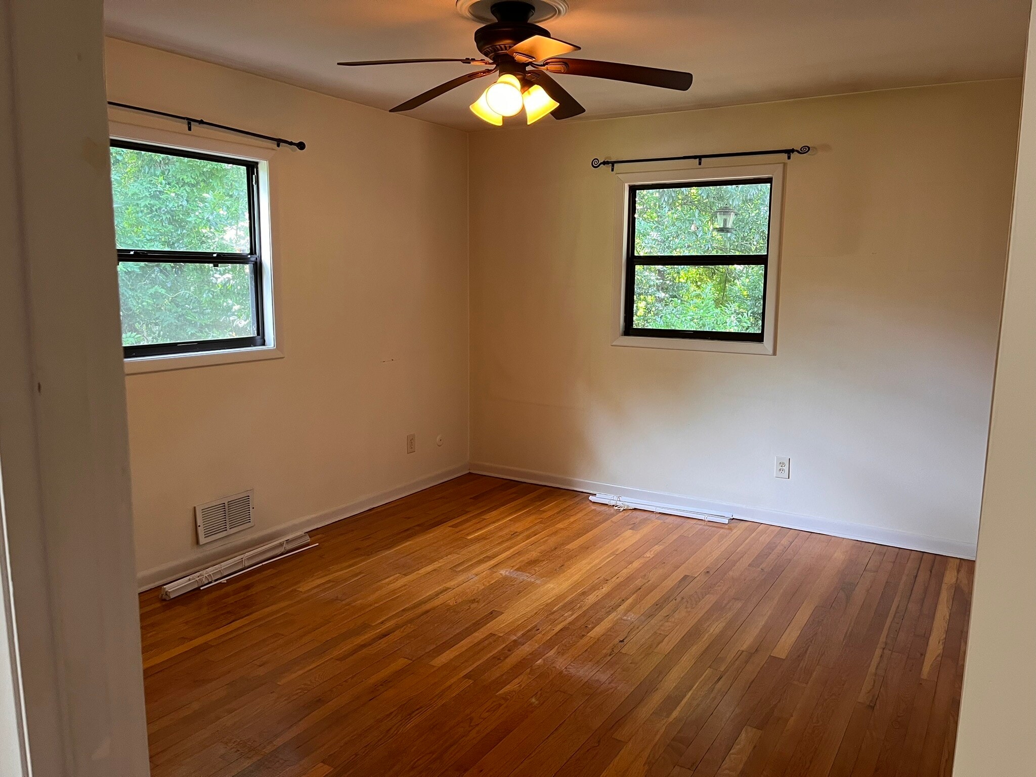 2nd bedroom - 1405 Southland Vista Ct NE