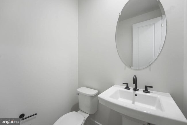Building Photo - 43421 Farringdon Sq