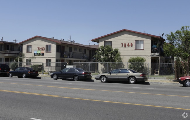 Primary Photo - 7243-7249 Vineland Ave