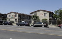Building Photo - 7243 Vineland Apts