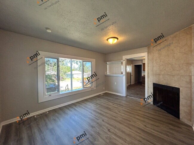 Building Photo - 1811 E 28th Ave