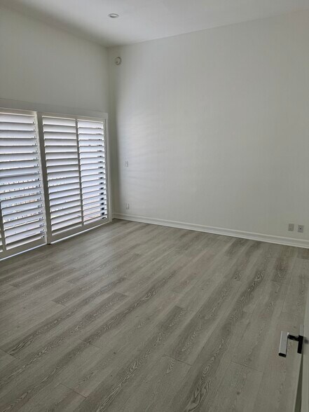 Building Photo - 18411 Collins St