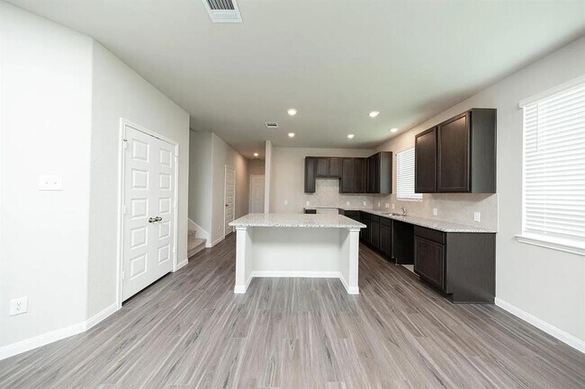 Building Photo - 5103 Hector Gustavo Dr