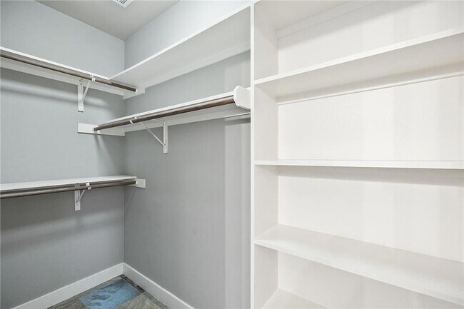 Building Photo - 3207 Holton St