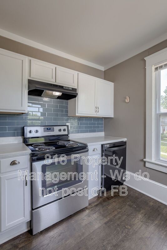 Building Photo - 800 E 33rd St