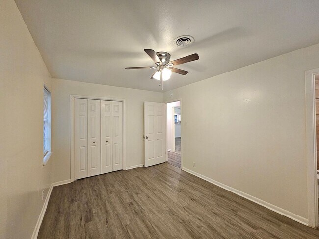 Building Photo - HUGE RENT REDUCTION AND $99 MOVE IN SPECIAL!