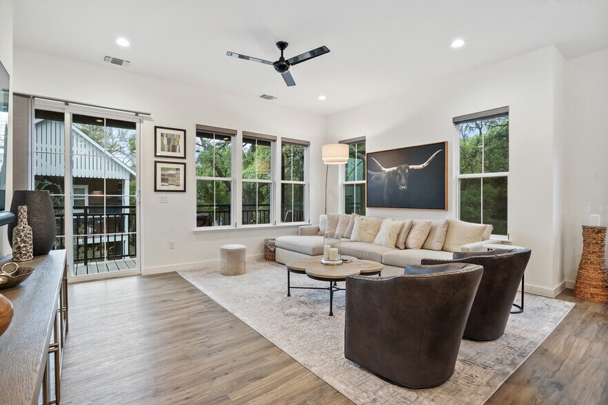 Primary Photo - 3809 Valley View Rd