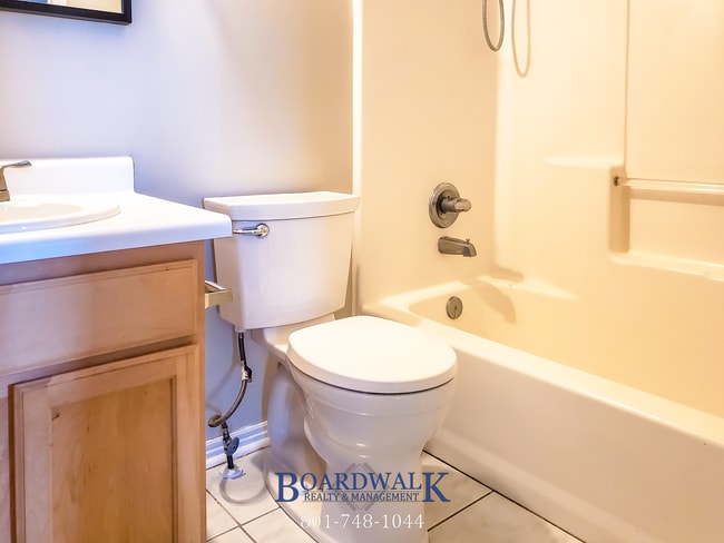Building Photo - Incredible Townhome in WVC!