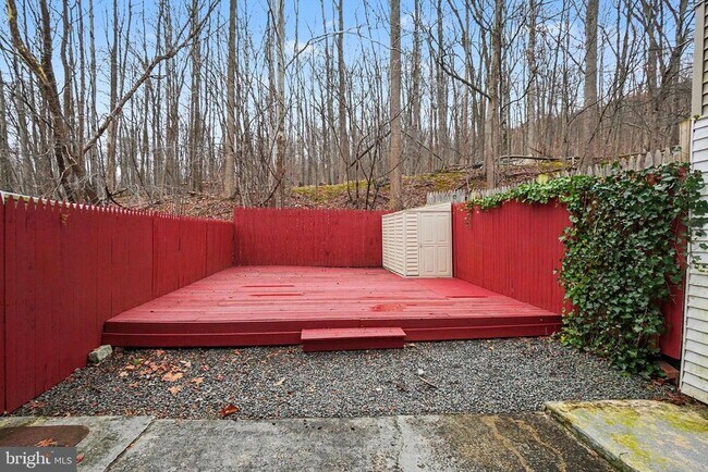 Building Photo - 1280 Fox Run