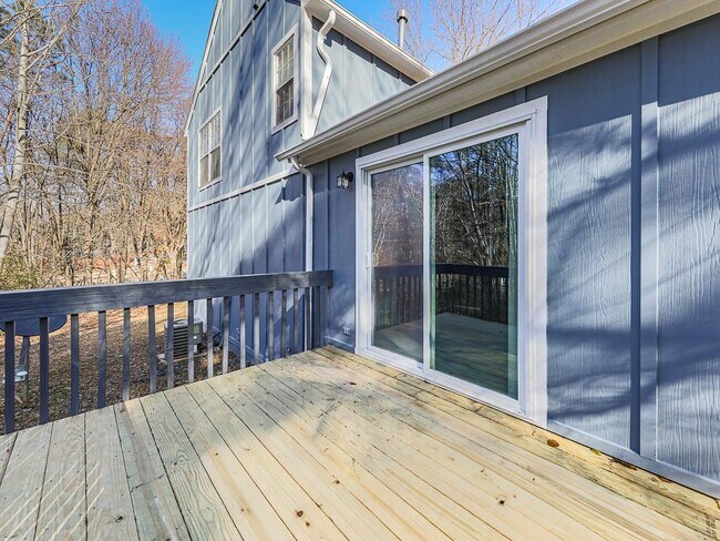 Building Photo - 4375 Yellow Rose Dr