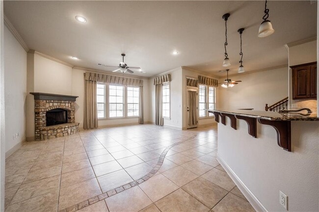 Building Photo - 3778 Prince Philipe St