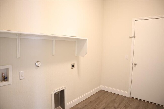 Building Photo - 6912 Longford Trail