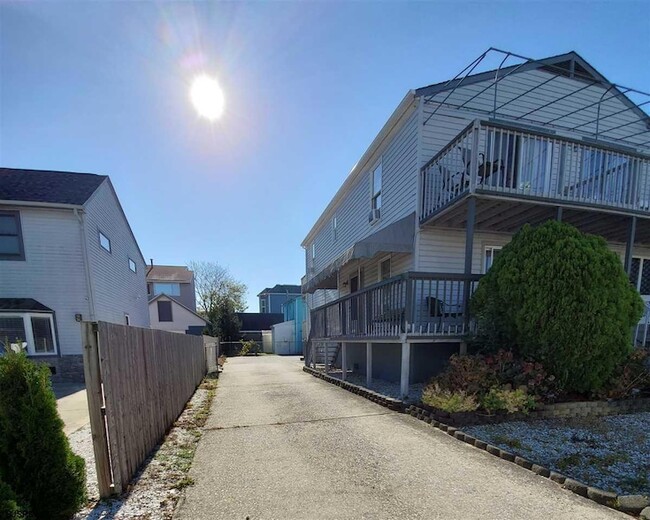 Building Photo - 9720 Winchester Ave
