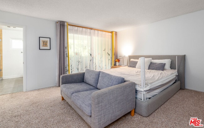 Building Photo - 5848 Canterbury Dr